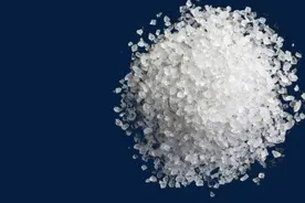 杭州一名35岁女士经常用食盐洗头，坚持30天后，有什么改变吗？图片