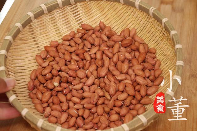 老醋花生正宗详细做法，掌握这2点，准保酸甜酥脆，好吃不上火