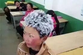 3年前那个走4.5公里山路去上学，满头冰花的男孩，如今怎么样了？图片
