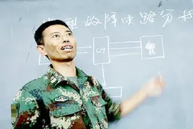这才是中国兵王，他退役后被再次召回，资历老辣享受师长待遇！视频封面