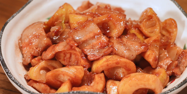 笋子烧肉笋子烧肉的做法介绍（节令美味春笋烧肉的做法）