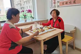 哈尔滨：助老餐厅让老人家门口吃上“暖心饭”图片