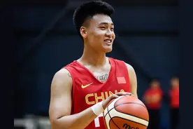 顶风作案？赵睿送CBA超巨Nike球鞋，背后原因耐人寻味图片