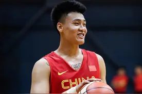 顶风作案？赵睿送CBA超巨Nike球鞋，背后原因耐人寻味图片