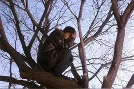 村里的两个“守村人”一个叫李英俊一个叫王潇洒，他们也曾被深爱图片