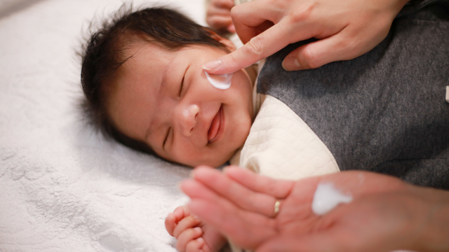 宝宝发烧出汗后可以擦身体乳吗