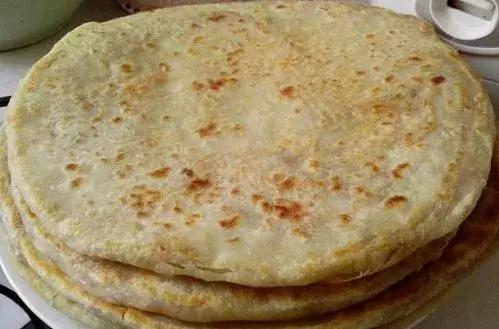 在天津,有一种美食叫"大饼卷一切"