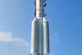 传承航天精神 凝聚爱国力量——深圳国防论坛走进“卫星工厂”图片