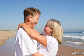 60岁的女人，还会发生婚外情吗？这位女人说出了心里话图片