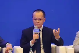 美团外卖小哥三问王兴，你愤怒起来的样子真是又傻又令人心疼图片