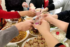 年夜饭大显神通，第4桌最用心，最后一桌扎心了：这也太简单了图片