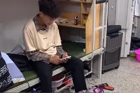 西藏室友给同学带特产，网友羡慕说：这样的室友哪里有领图片