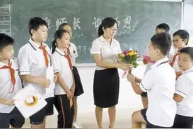 各地教师将迎来“好消息”：中小学教师将收到奖金，铁饭碗再升级图片