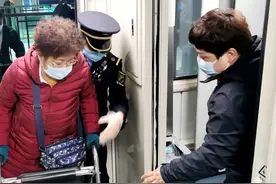 “丝路驼铃号”满载关爱奔跑在西安-喀什之间图片