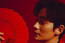 朱一龙的生日红穿搭，帅气十足图片