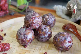 自制“红豆粘豆包”，2样食材捏一捏，早餐蒸好拿一个就走，方便图片