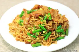 做焖面不要直接下锅焖，多加这一步，面条劲道又入味，一碗不够吃图片