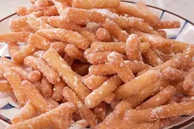 过年吃的零食江米条，不用买，在家自己做，香甜又酥脆，过年必备图片