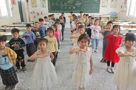 魏庙镇房村幼儿园大（一）班图片