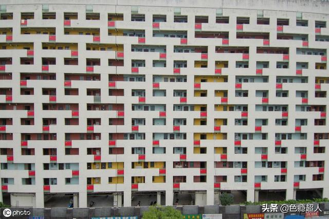 航拍重庆：彩色立体迷宫居民楼 找不到家怎么办？