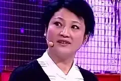 男子对初恋念念不忘，时隔30年上台告白，没想到初恋回话太打脸图片