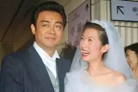 刘青云甜蜜爆料追妻趣事：我曾说人家是花瓶，如今她是我家总司令图片