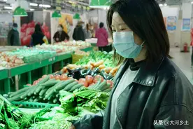 我是一名大三女生，弟弟患病后感染日花费万元，我四处求助被感动图片