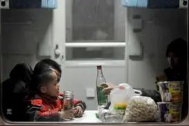 坐火车别只懂带泡面，现在特流行这5种零食，网友：吃到不想下车图片