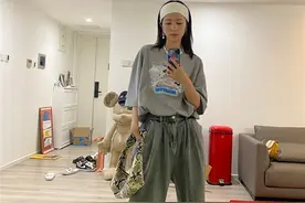 周雨彤豪宅满屋子宝贝，试衣镜都是英国进口品牌，当真不怕碎吗？图片