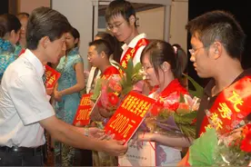 大一容易得到奖学金吗？大学辅导员透露，做好这4件事是前提图片