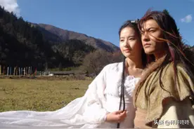 刘亦菲《神雕侠侣》片场照，白衣飘飘，仪态端庄图片