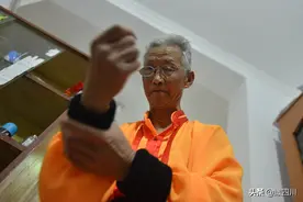 八旬老人每天去公园健步如飞，被称“柔术大师”走红网络图片
