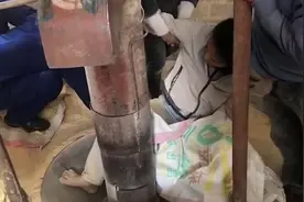 触目惊心！河源一男子左脚被饲料机“咬住”，痛苦呻吟视频封面