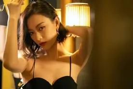 倪妮和冯绍峰参加同一活动，倪妮造型美艳动人，冯绍峰一脸沧桑图片