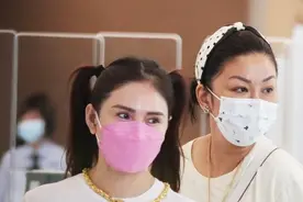 违例抽烟还砸钱侮辱执法者 新加坡两名女子各被罚一万五图片