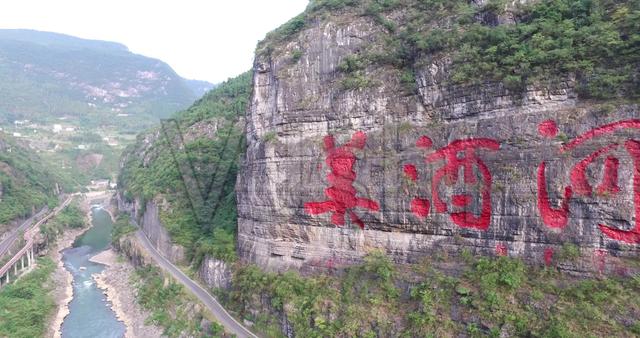 一篇读懂酱酒原料：糯高粱、小麦和水丨涨知识
