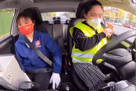 四川一女子科目三模拟考无视安全员暗示屡屡犯错，网友：尽力了图片