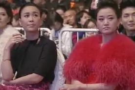 宋祖英那英9年前台上公开互怼，民歌天后与流行歌天后的真较量图片