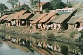 民国时期的旧上海，直不起腰的滚地龙，生活在贫民窟的人们图片