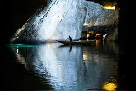 神秘地下湖、多彩水世界图片