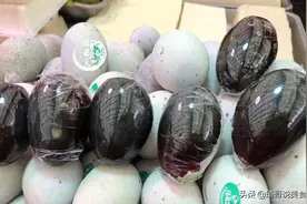 买皮蛋时，遇到3种转身就走，10元9个也不要，为家人健康把好关图片