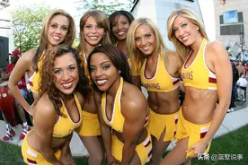 惊艳的NBA骑士拉拉队，那一队红衣女郎像骑着马儿踏着铃声走来图片