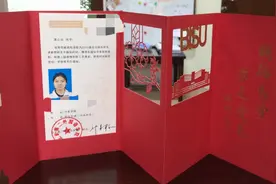 相隔32年，母女考入北京第二外国语学院同一专业图片