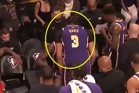 内讧？湖人乱作一团，浓眉哥指着鼻子骂霍华德，谁注意詹姆斯举动图片