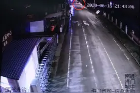 事发长江路，厨师下班半夜翻车，原因是？图片