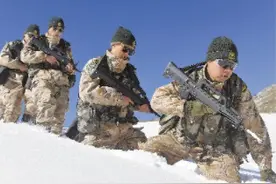 爱洒雪域边关巡逻路——新型装备和巡逻被装列装边防一线部队见闻图片
