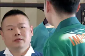 被《德云斗笑社》笑劈叉，岳云鹏选大褂致富，说相声的果然不可信图片