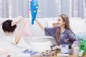 陈瑞丰主动晒与周扬青合照撒糖，两人互为对方理想型，愿继续交往图片