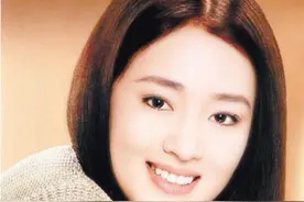 巩皇形象崩塌，55岁的巩俐和丈夫素颜出街，老到不敢认图片