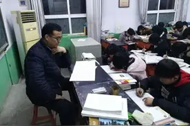 桂林某中学让家长轮流值班晚自习，家委会：没空的给100元雇人图片